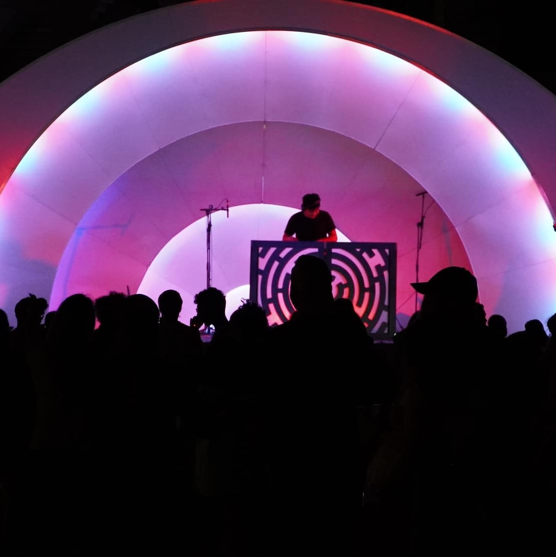 DJ